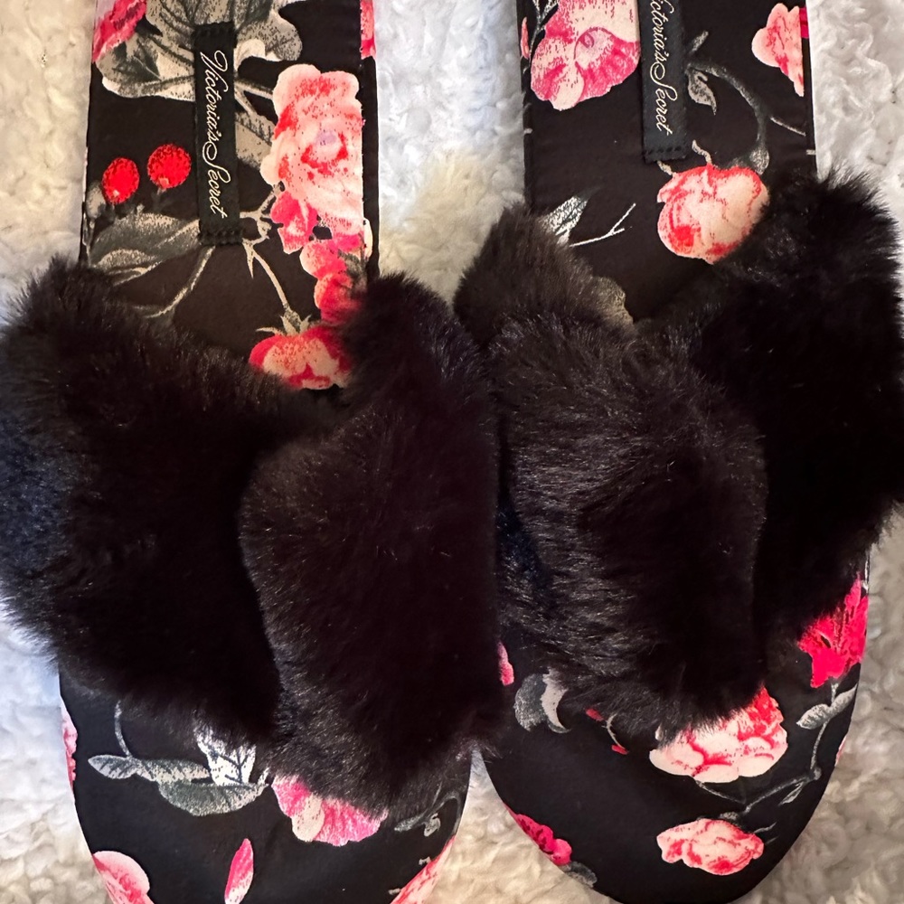 Slippers - Picture 3 of 3